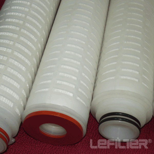 What are the performance advantages of pleated membrane filter elements?